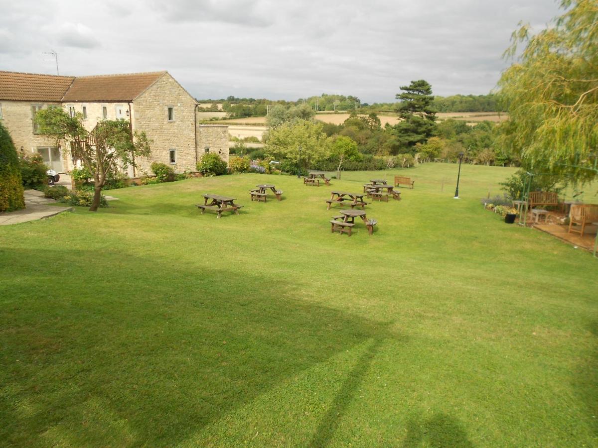 Willoughby Arms Hotel Little Bytham Eksteriør billede